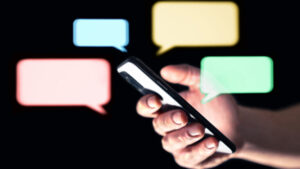 AI聊天机器人扮演心理治疗师，引发伦理与安全担忧