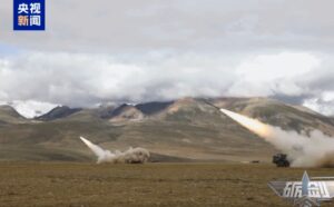 视频丨“量大管饱”！远火对海实弹射击画面曝光