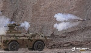 轮式HJ-9反坦克导弹系统实弹射击训练