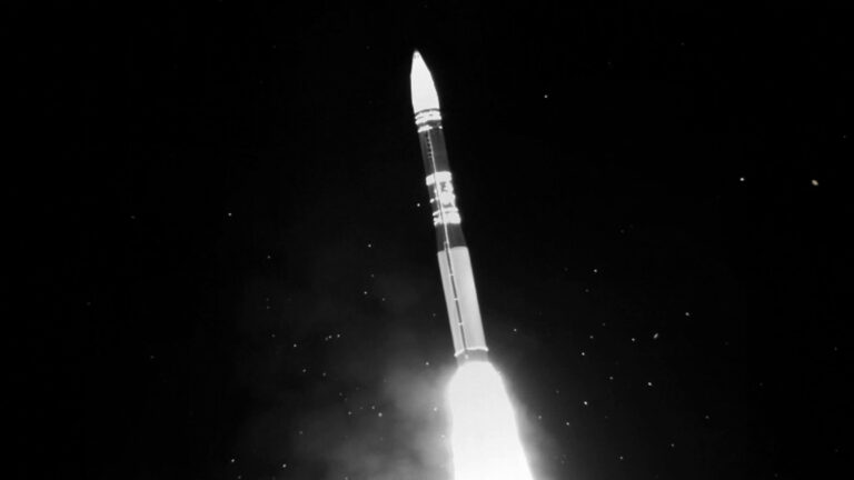 美军成功试射4200英里洲际导弹验证系统性能