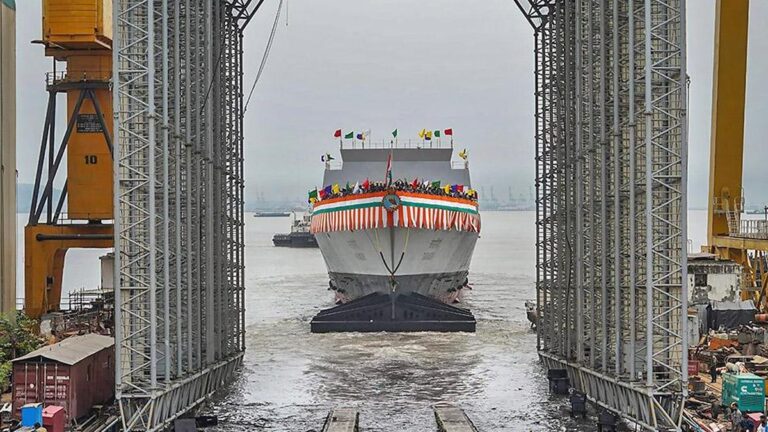 印度海军接收国产隐身护卫舰“塔拉吉里”号