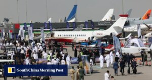 中国在迪拜航展展示最新无人机和战斗机