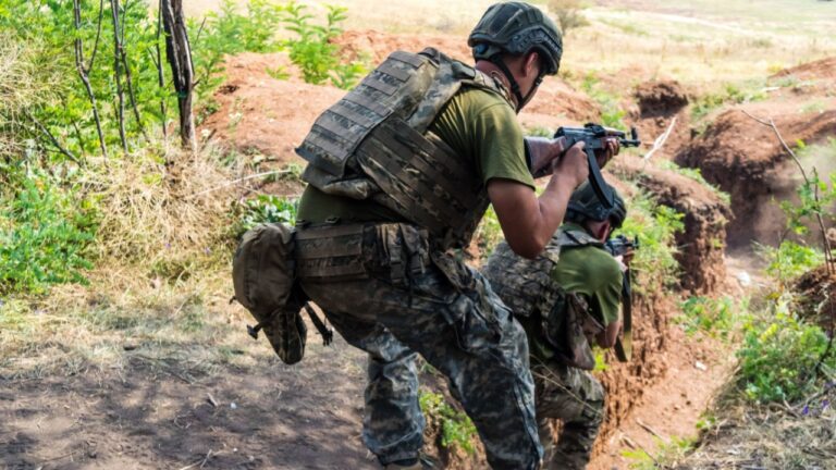 美促台乌防务合作，共抗强敌