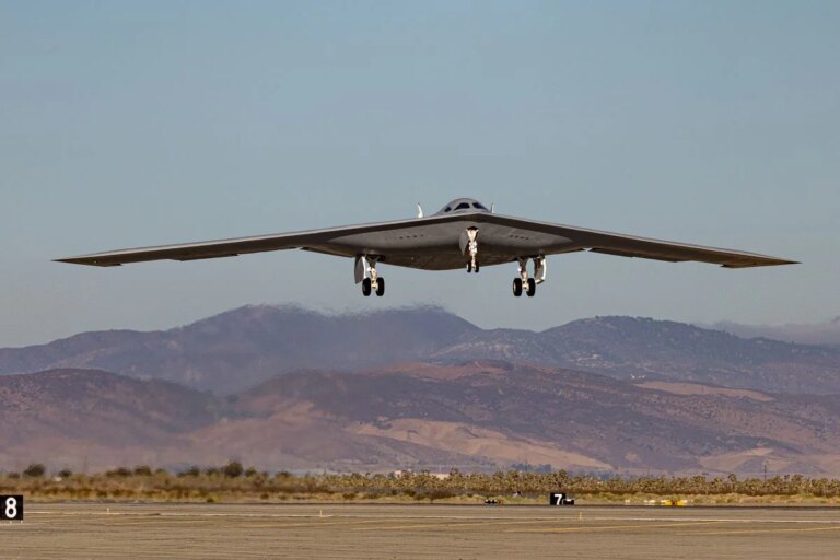 B-21轰炸机或将改为一飞行员一武器官配置