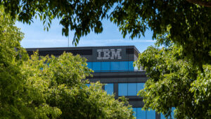 IBM用AI替代员工后反增招聘，高技能岗位需求上升