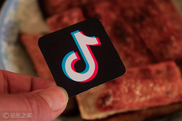 抖音启动AI仿冒专项治理严禁使用AI技术伪造名人带货