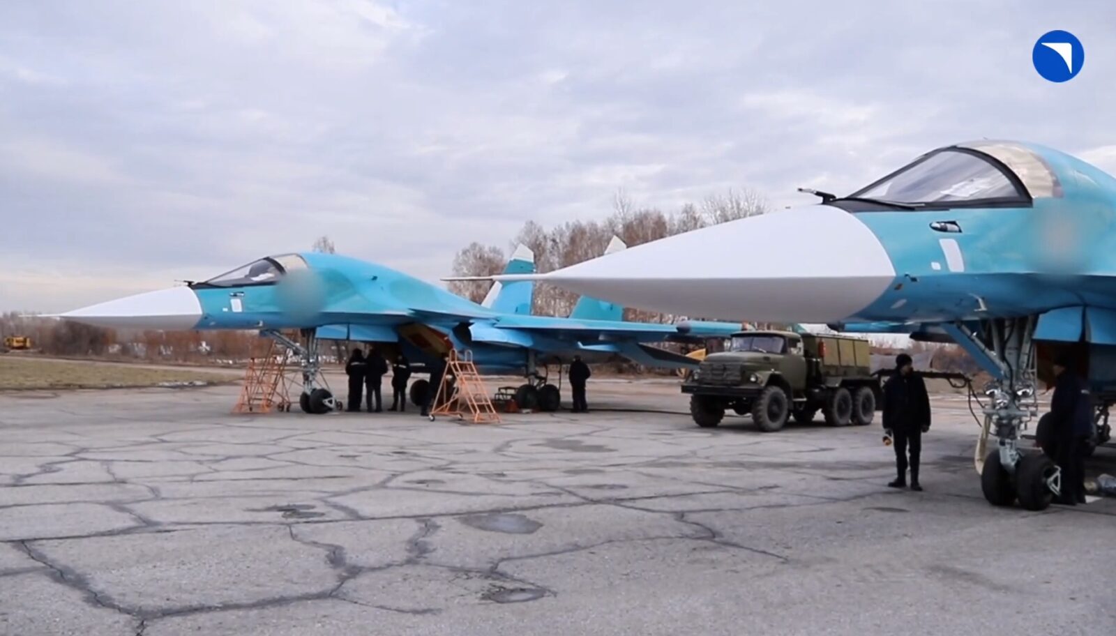 俄空军接收新一批苏-34战斗轰炸机