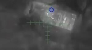 乌军利用FPV无人机精准摧毁俄BMD-4战车