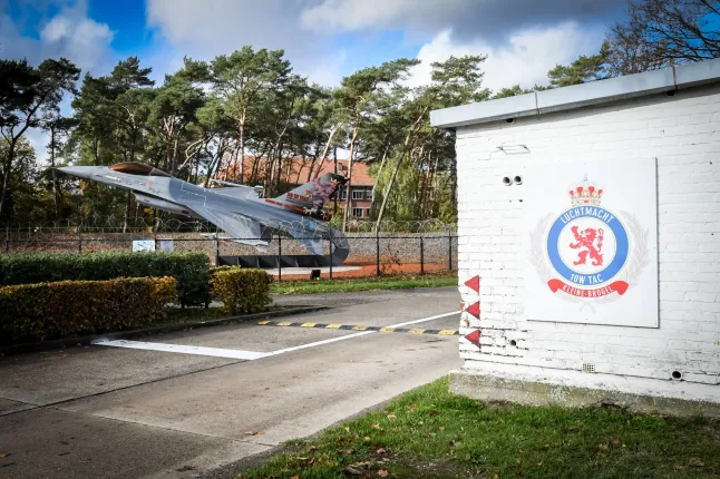 北约空军基地遭神秘无人机监视，比利时防长称无人机来自高空