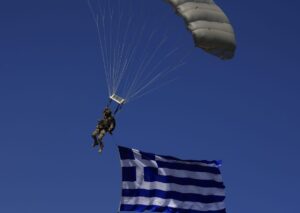希腊国产无人机首演，军演展现反无人机能力