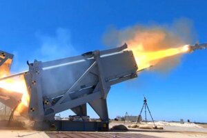 莱伊呼吁加强国防准备，批评工党削弱国家实力