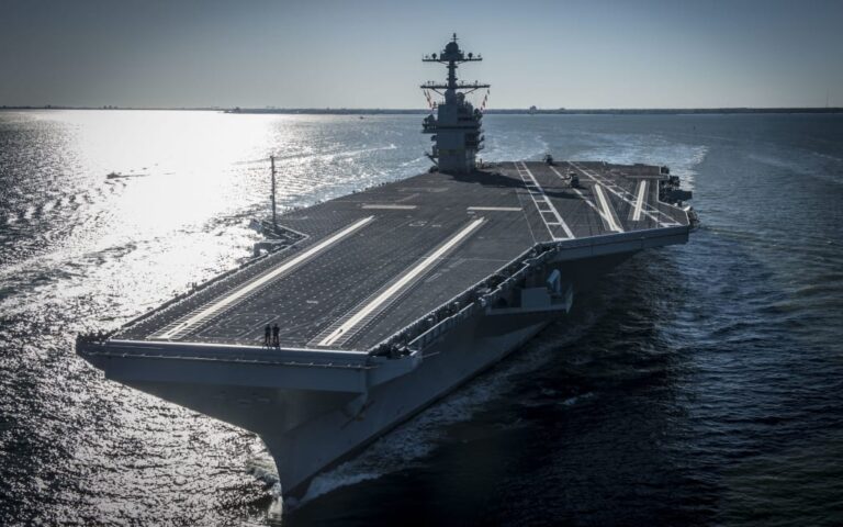 美军航母抵拉美加剧委内瑞拉紧张局势