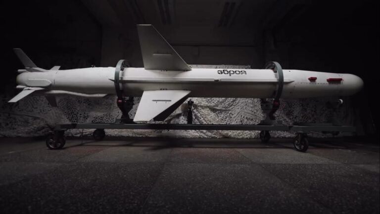 乌克兰夜袭俄目标，首秀远程海王星导弹