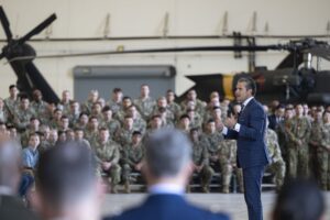 专家积极评价改革，武器采购提速增产