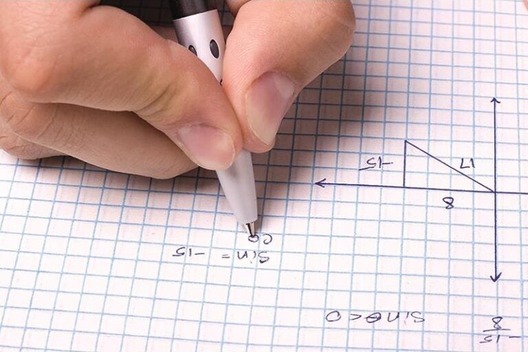 AI数学能力显著提升，挑战传统教育模式