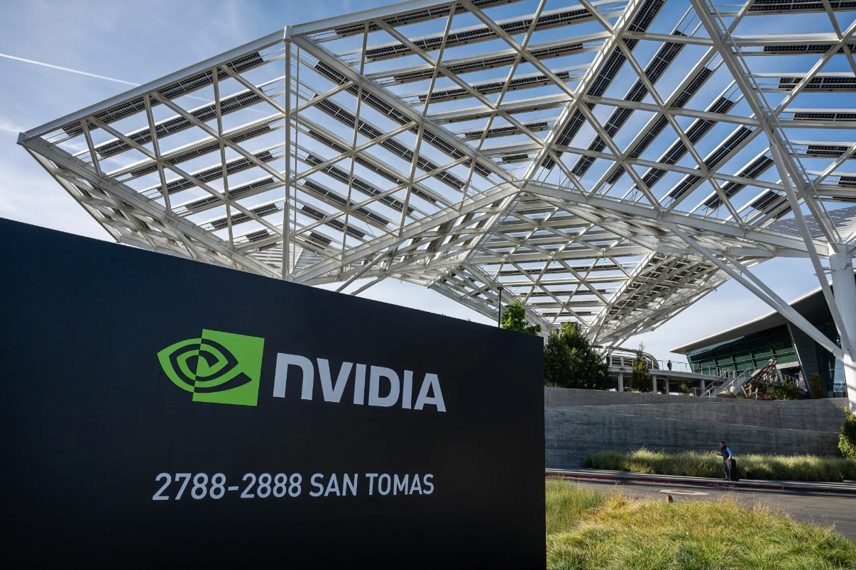 高光业绩难抵消 AI 焦虑：英伟达市值蒸发万亿人民币，美科技股集体下跌