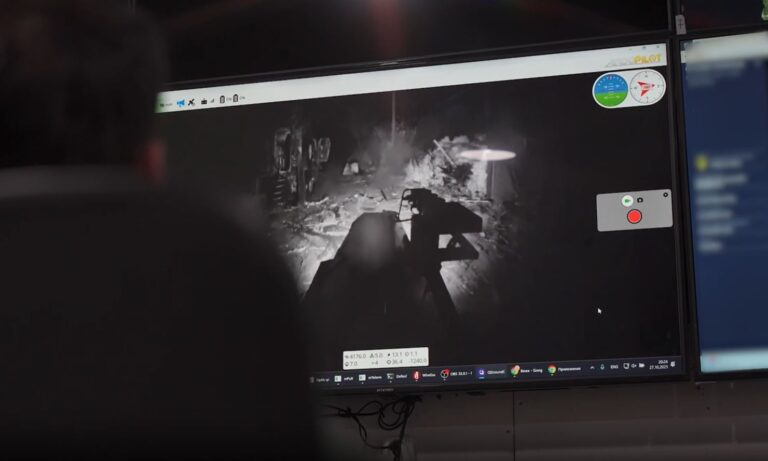 乌克兰伤兵被困33天，地面机器人勇救生命