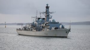 英海军拦截俄间谍船靠近北约水域