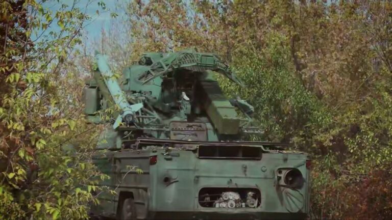 俄防空系统使用老旧导弹，暗示库存紧张应对乌无人机潮