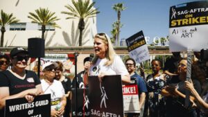 工会合同保护工人免受AI威胁，AFL-CIO主席呼吁设立严格监管