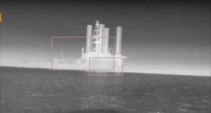 乌海军无人机夜袭塞瓦什钻井平台，AI精准锁定目标