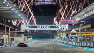 AI赛车击败前F1车手，差距显著