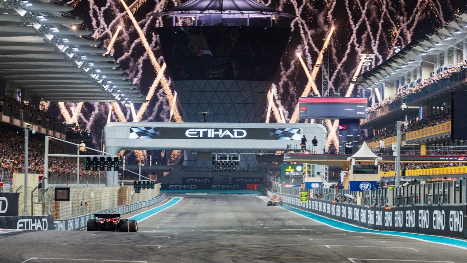 AI赛车击败前F1车手，差距显著