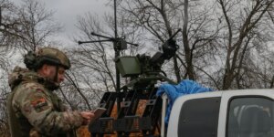 俄军夜袭乌克兰，发射导弹和无人机遭拦截