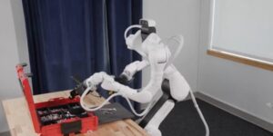 Generalist发布GEN-0，27万小时数据催生机器人“ChatGPT时刻”