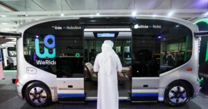 阿布扎比展示无人驾驶车辆，加速智能交通转型