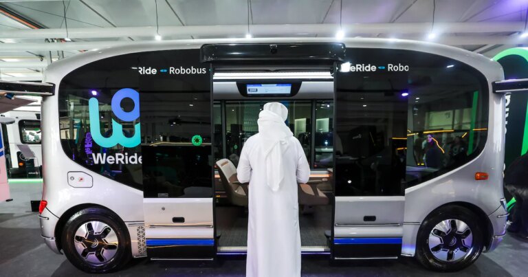 阿布扎比展示无人驾驶车辆，加速智能交通转型