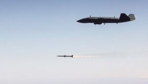 MQ-28自主发射导弹击落靶机