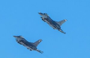 诺斯罗普·格鲁曼升级F-16电子战能力，IVEWS与SABR协同作战