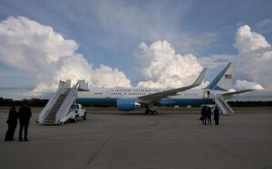 美国空军一号新交付日期定为2028年中