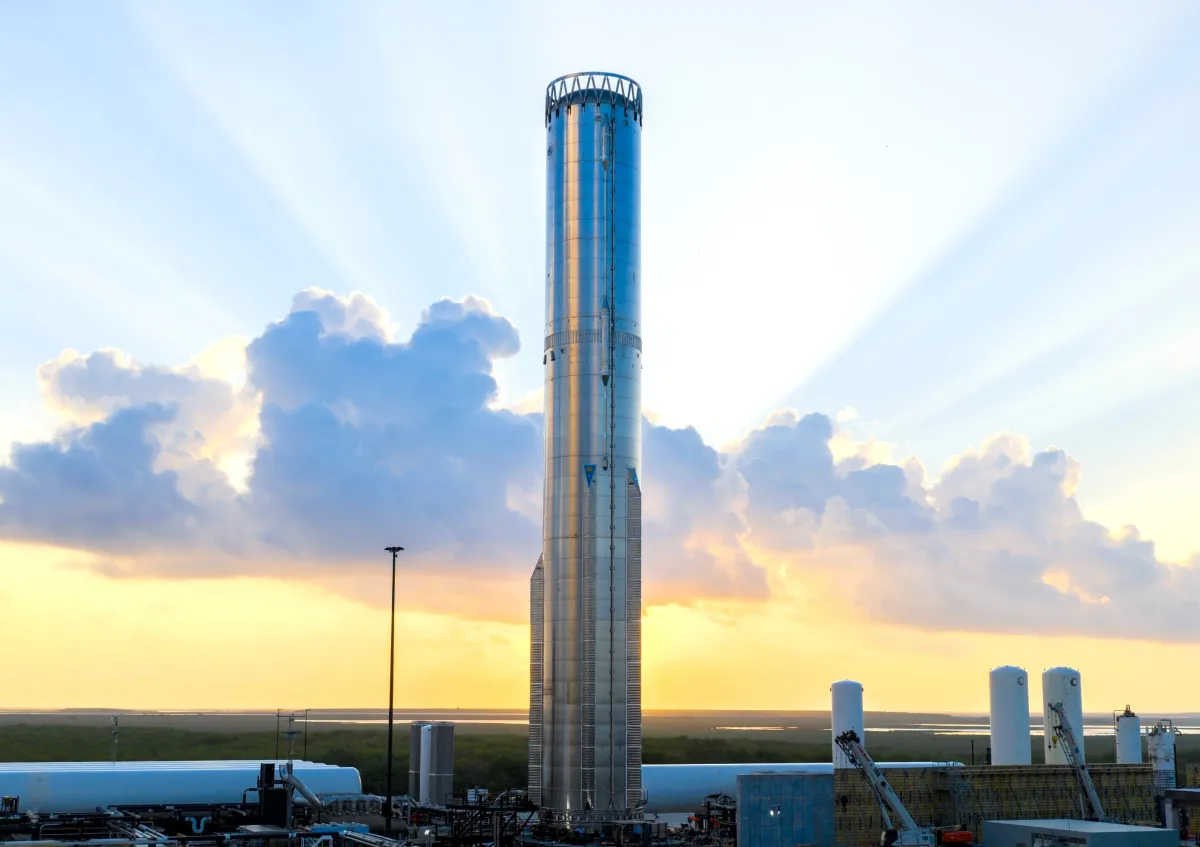 SpaceX新型星舰测试中发生爆炸