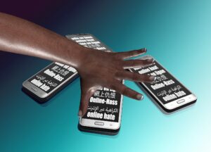 “愤怒诱饵”当选牛津年度词，AI泡沫加剧劳动劣化