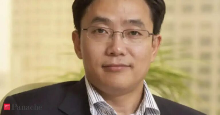 张建中带领摩尔线程上市首日股价飙升500%