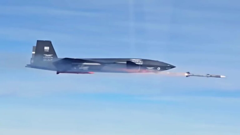 土耳其无人战机首秀，成功击落目标无人机