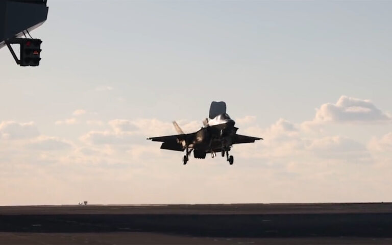 英国防长解释F-35B短距垂直着陆延迟原因