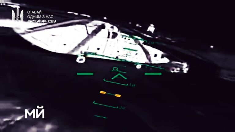 乌军SBU炸毁俄军米-26重型直升机