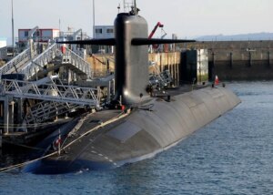 法军击落核潜艇基地上空不明无人机