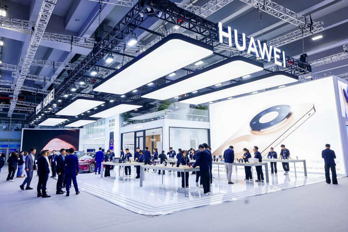 从终端破局到生态共生：华为在 2025 数智科技生态大会上的“全场景”答卷