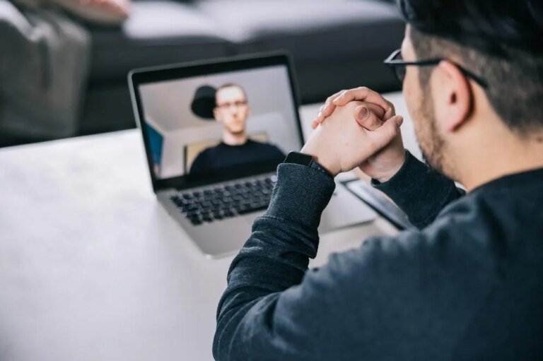 患者必问：选择心理治疗师时关于AI辅助治疗的七大问题