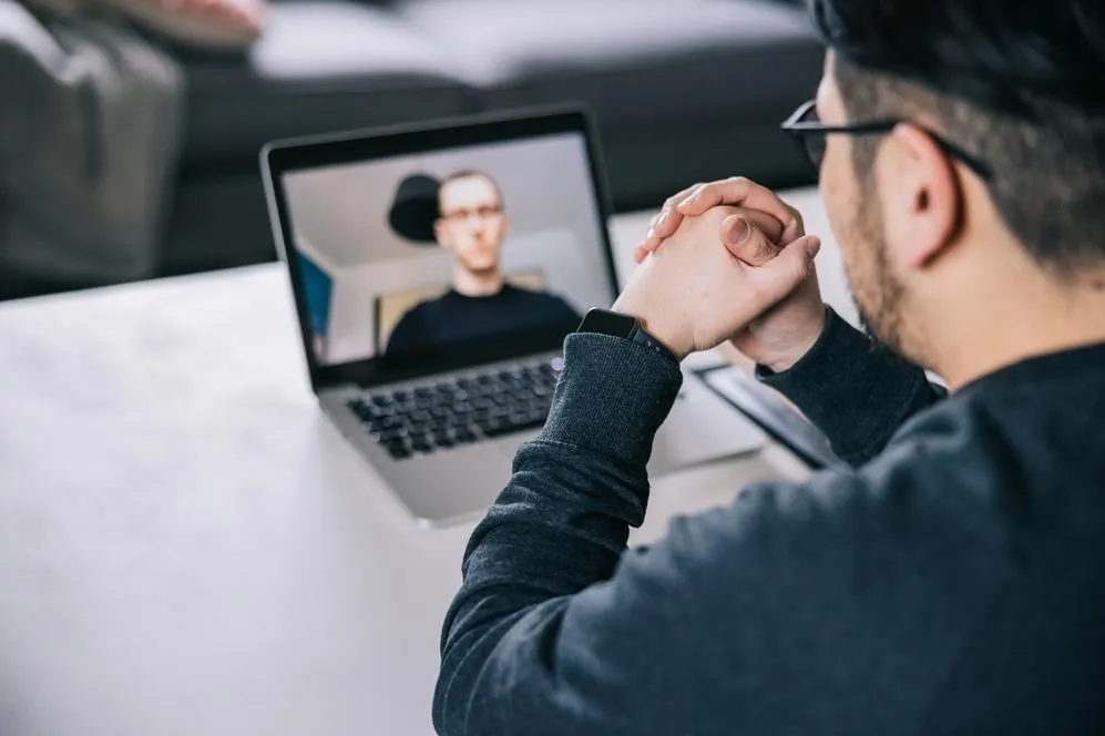 患者必问：选择心理治疗师时关于AI辅助治疗的七大问题