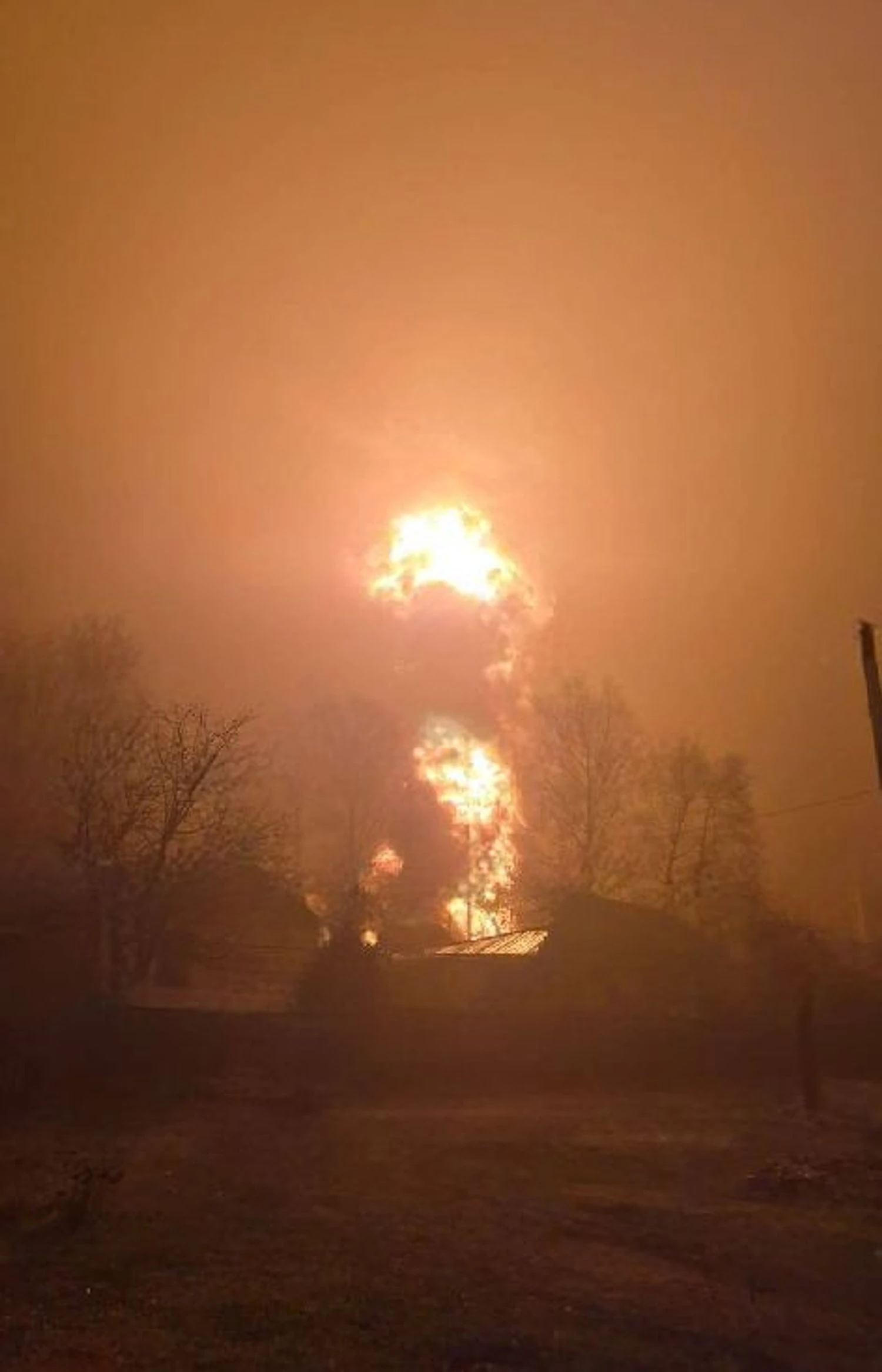 无人机袭击俄坦波夫油库引发火灾