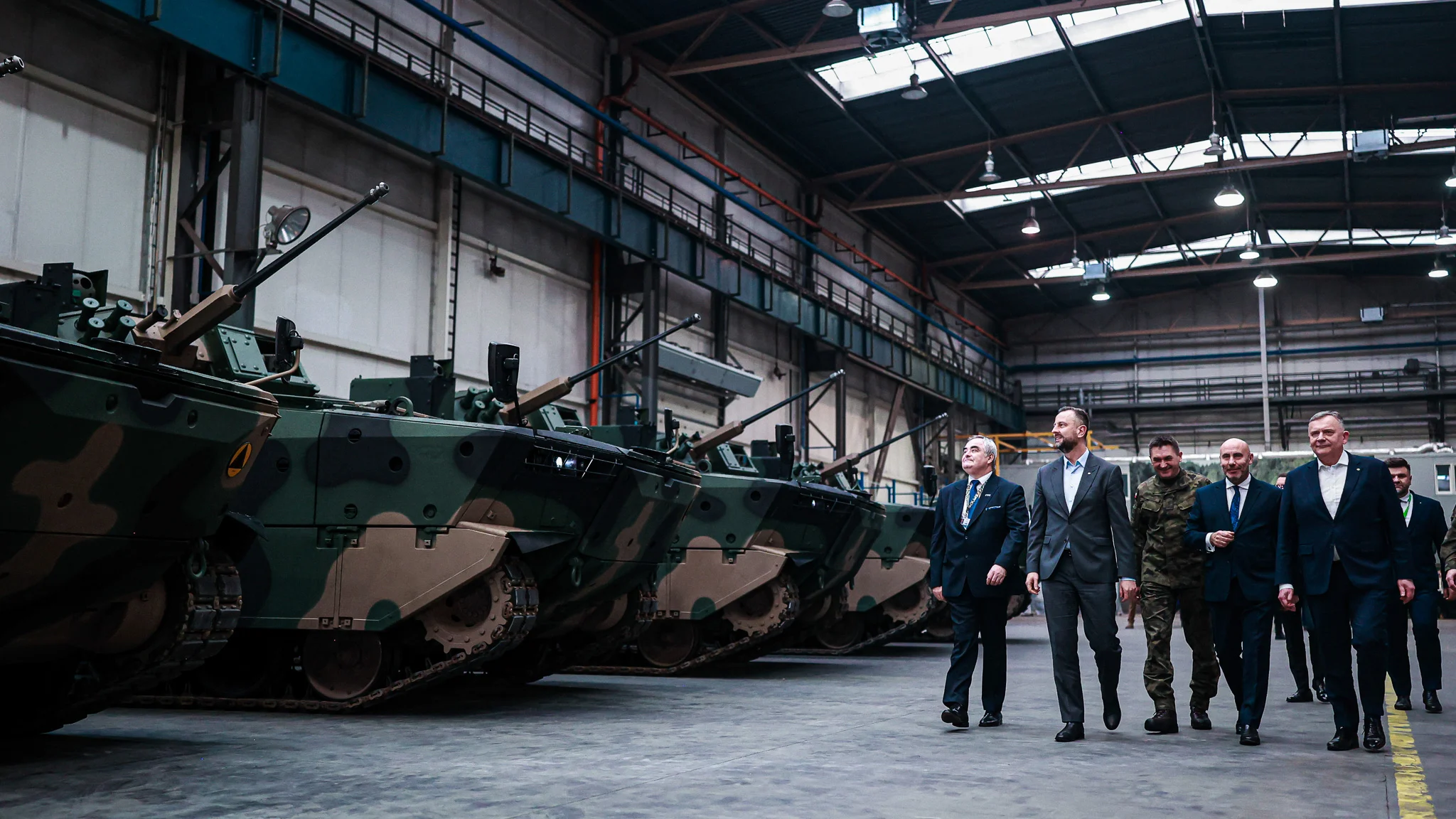 波兰交付首批15辆国产Borsuk步兵战车