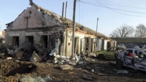 俄无人机袭击乌居民楼致七人受伤