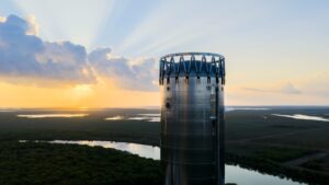 马斯克称FSD v14.2.1将支持特定场景下使用手机