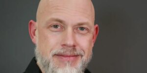 年轻求职者主动掌握AI技能应对招聘新要求