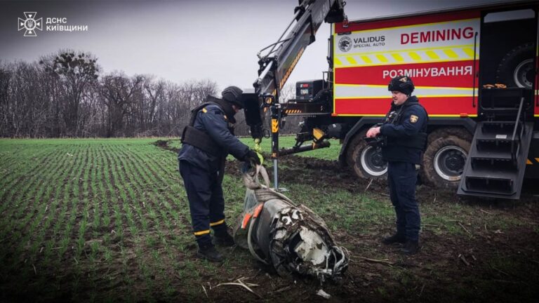 乌应急部门成功排爆Kh-101导弹残骸